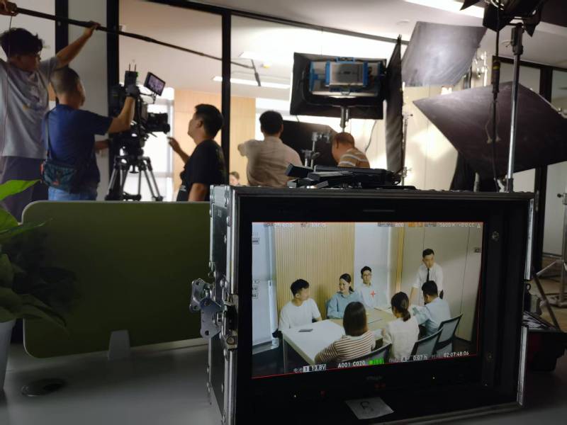 阳东县TVC拍摄公司：科技产品视觉化大师，诠释未来感与功能美学